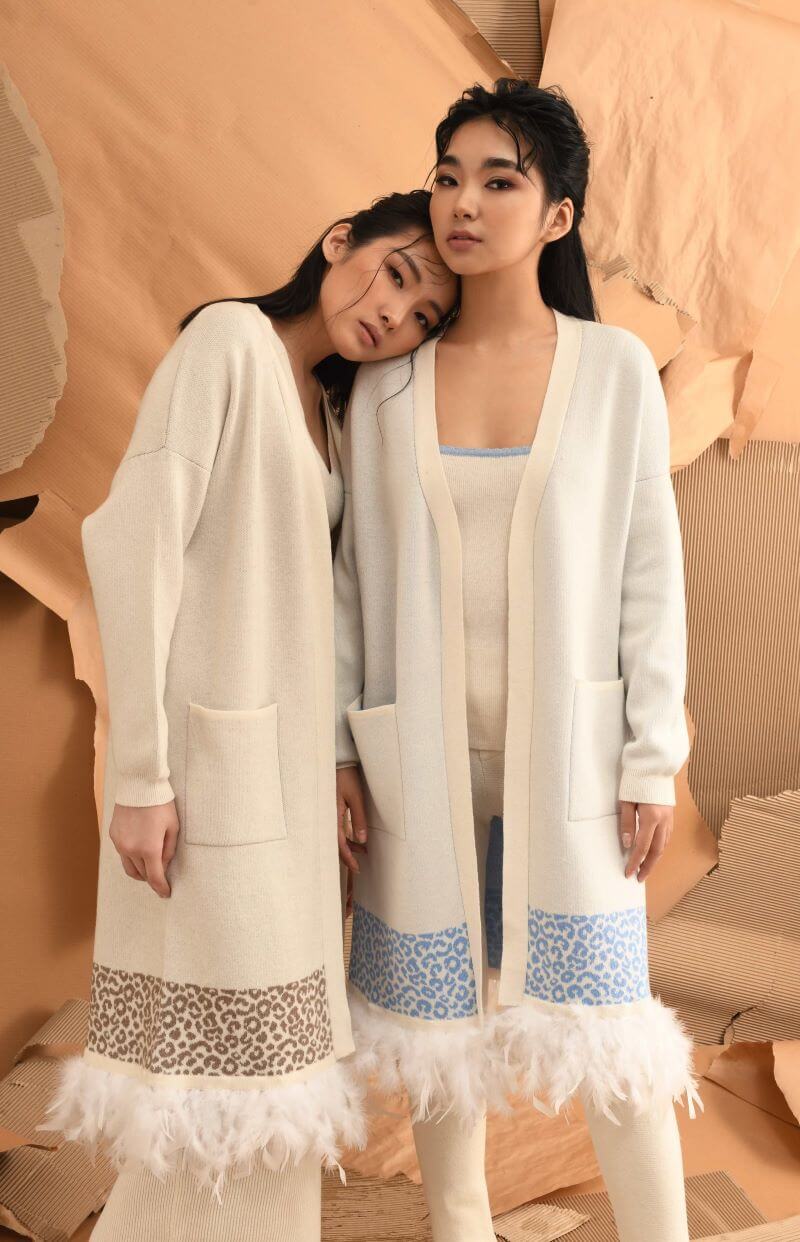 cardigan-fur-front-avant-cashmere Leopard pattern wool blend cardigan for women - front view | Avant Cashmere