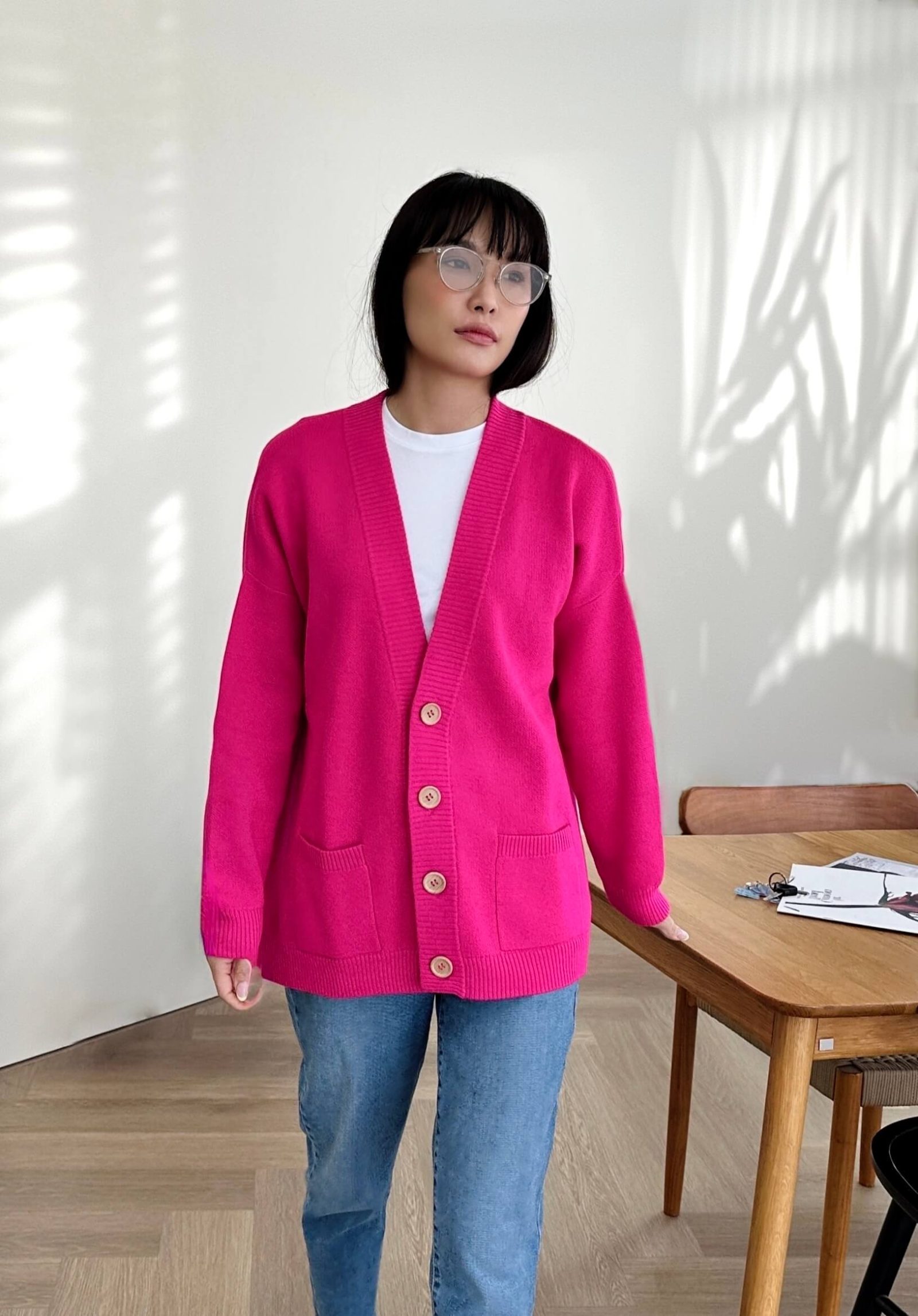 cardigan-jacqaurd-styled-avant-cashmere Jacquard wool blend cardigan for women - styled look | Avant Cashmere