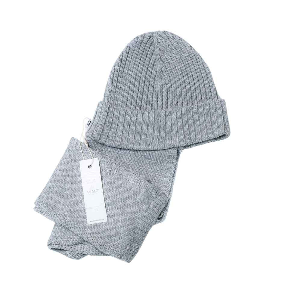 Striped wool blend hat for women - lifestyle | Avant Cashmere