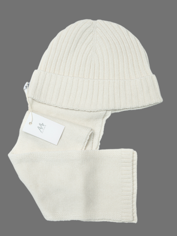 Striped 100% Mongolian cashmere hat for women - close-up texture | Avant Cashmere