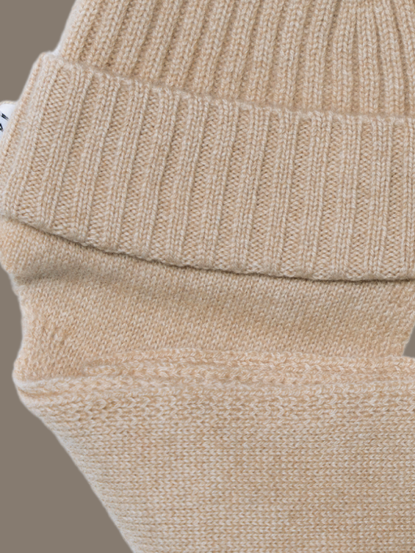 Striped 100% Mongolian cashmere hat for women - styled look | Avant Cashmere