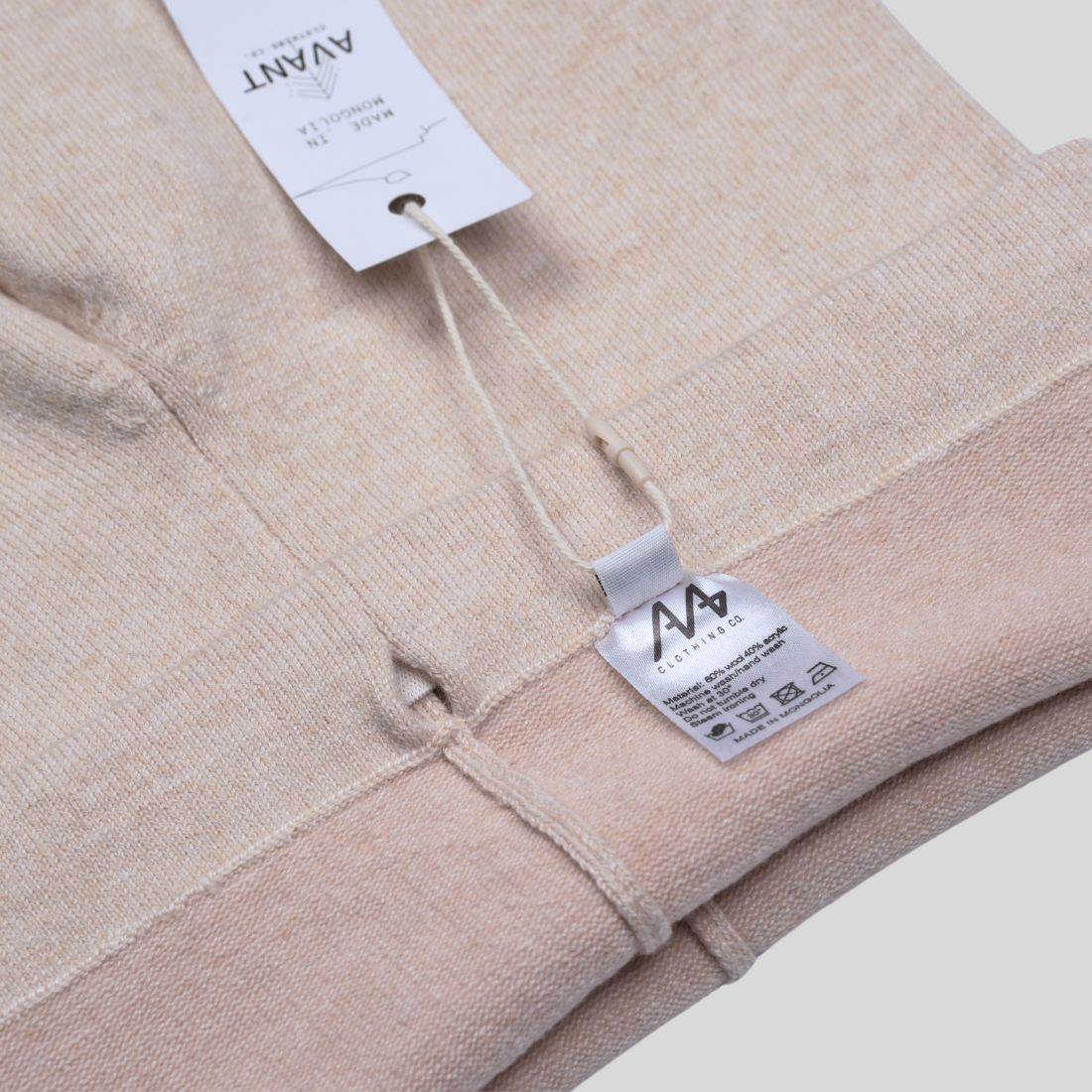 Wool blend leggings for women - styled look | Avant Cashmere