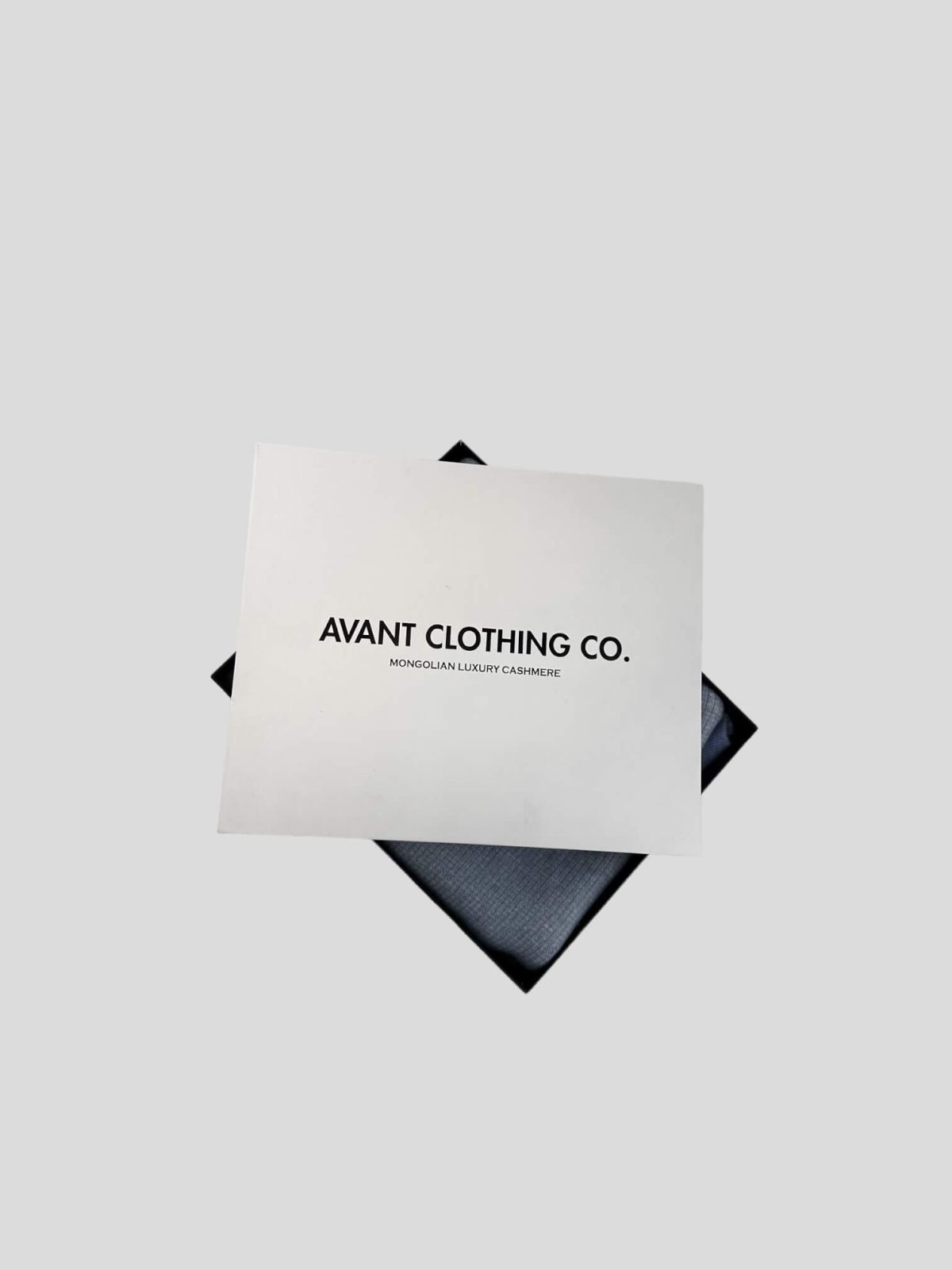 gift-box-big-detail-avant-cashmere Cashmere blend gift box for kids - detail view | Avant Cashmere