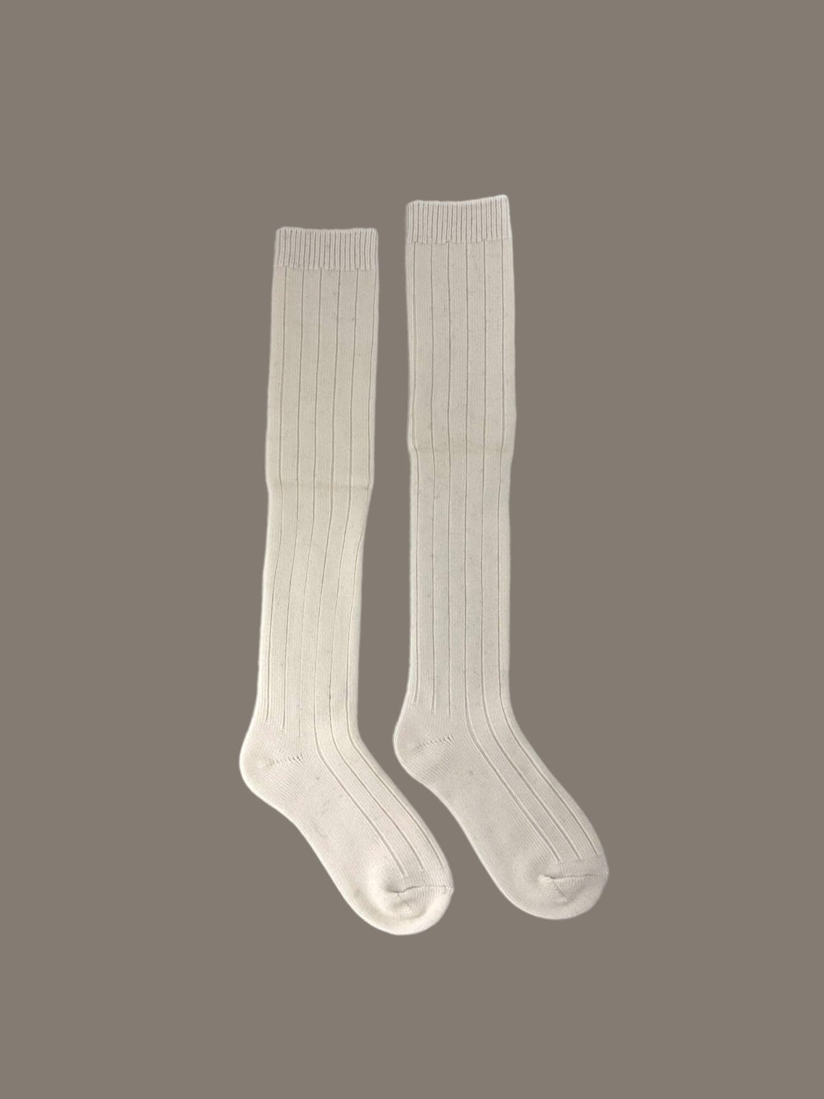 wool-knee-high-socks-back-avant-cashmere Wool blend socks - back view | Avant Cashmere
