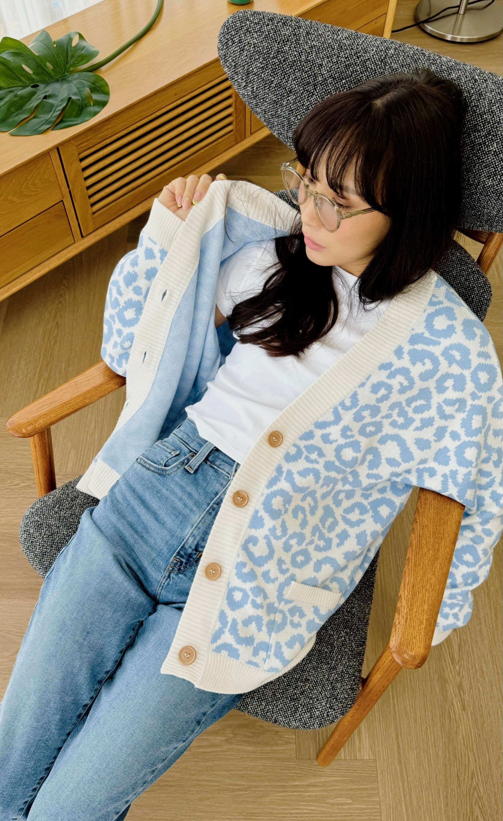 Leopard pattern wool blend cardigan for women - back view | Avant Cashmere