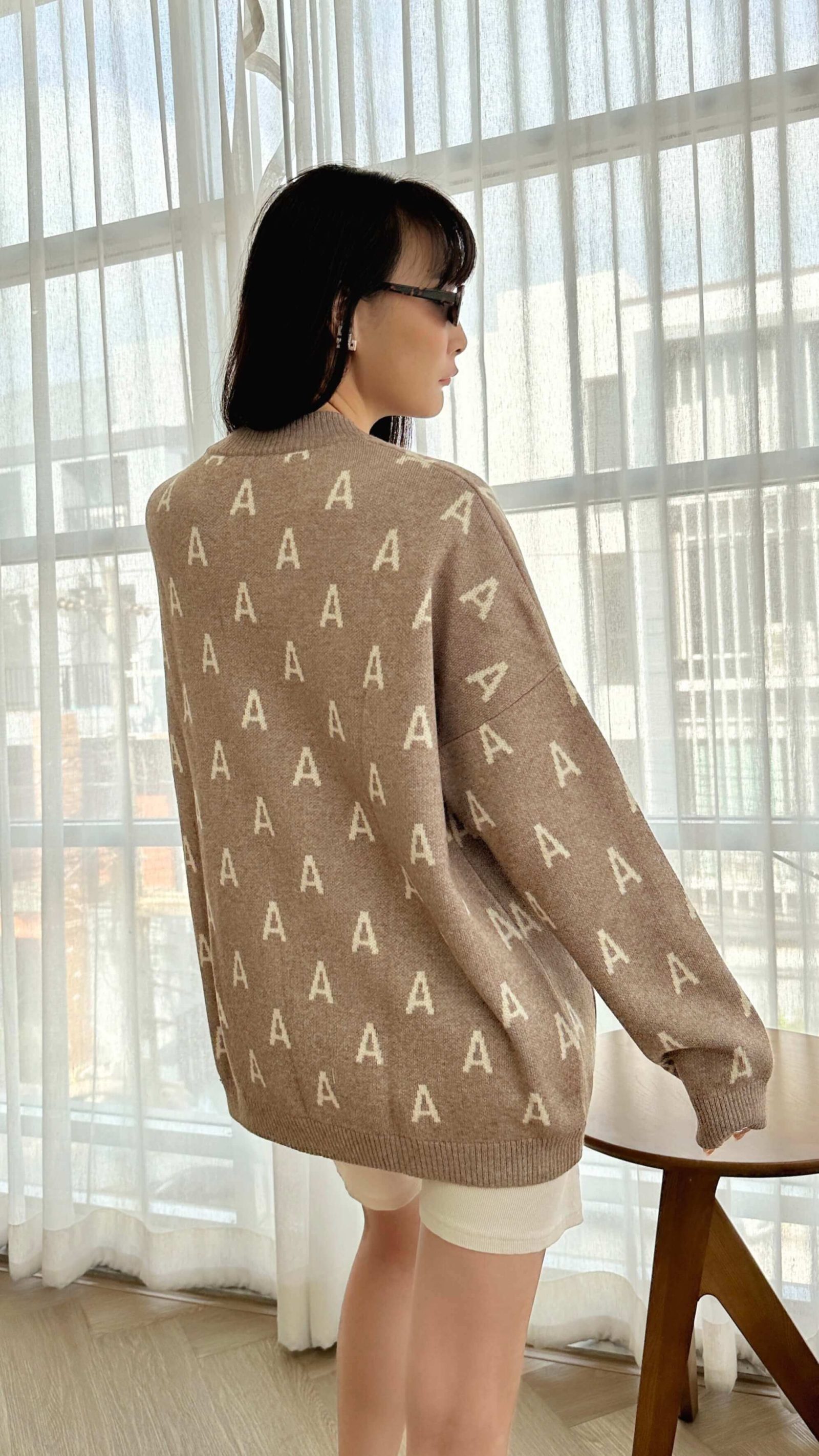 Jacquard wool blend cardigan for women - detail view | Avant Cashmere