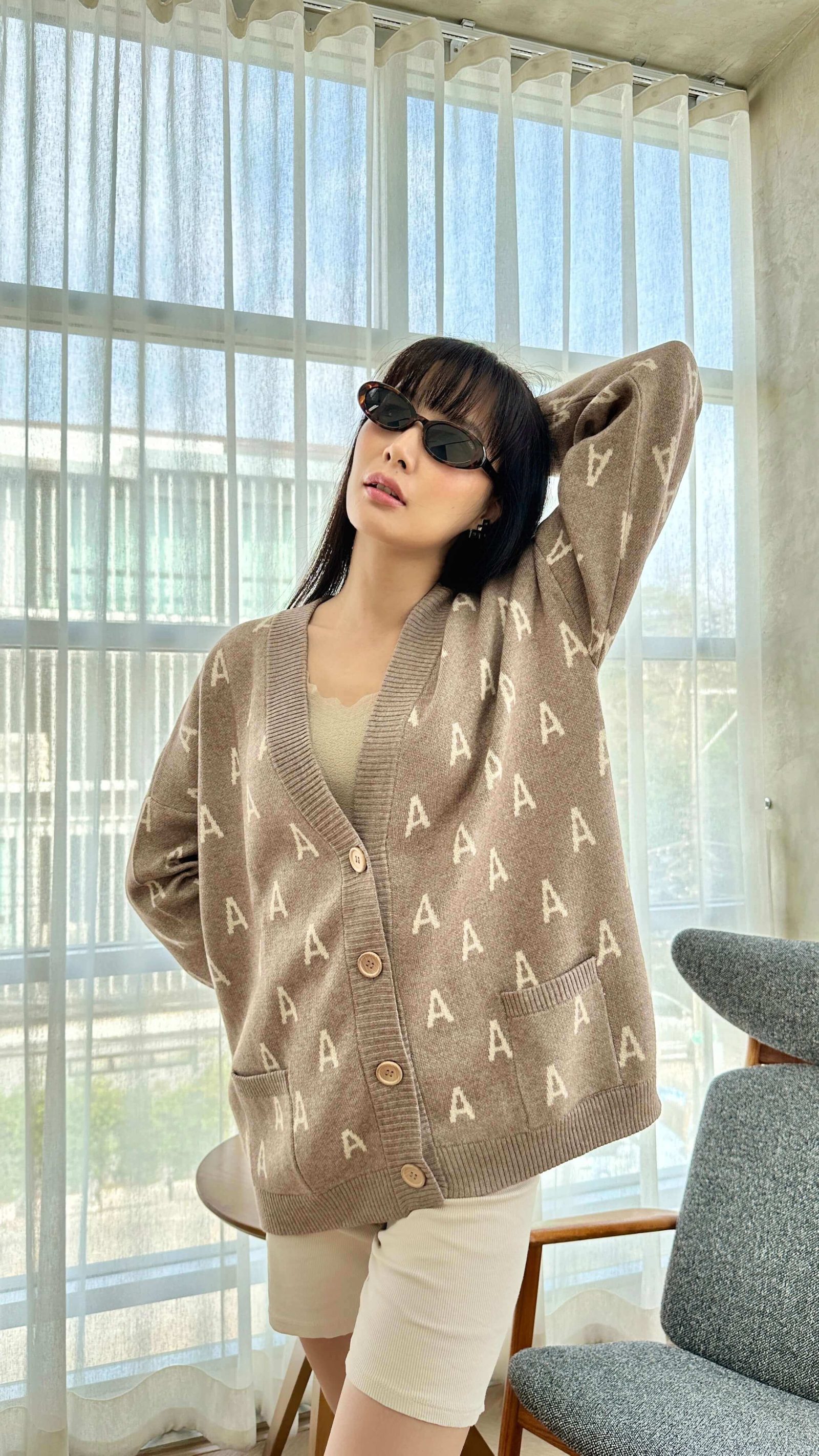 Jacquard wool blend cardigan for women - back view | Avant Cashmere