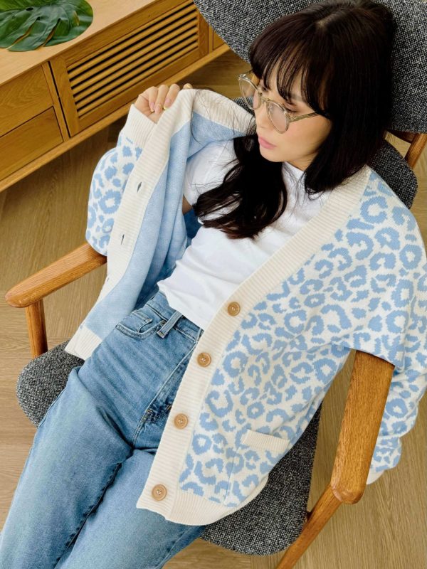 Leopard pattern wool blend cardigan for women - back view | Avant Cashmere
