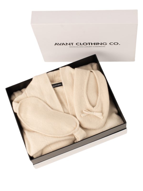 100% Mongolian cashmere for women - back view | Avant Cashmere