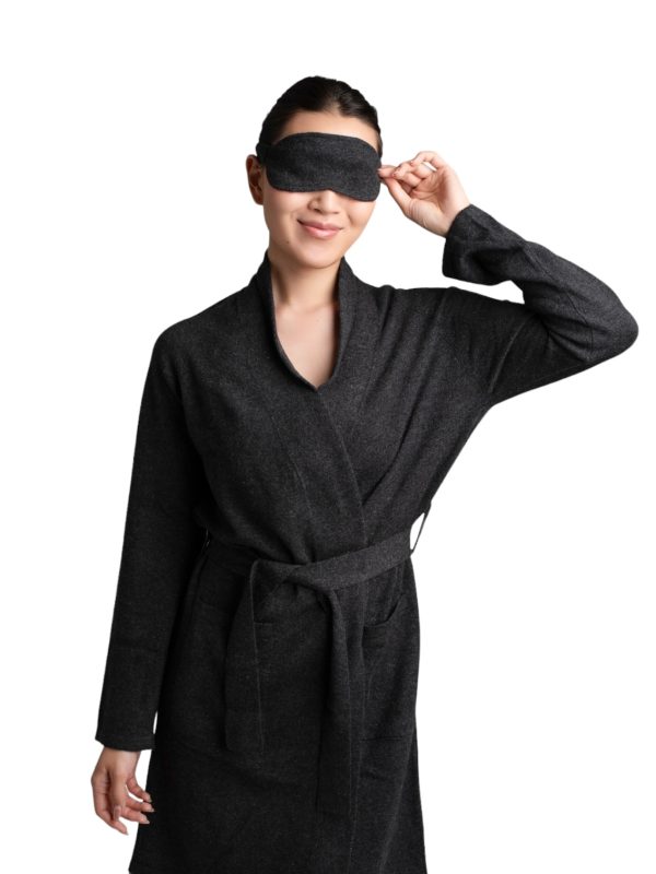 100% Mongolian cashmere for women - side view | Avant Cashmere