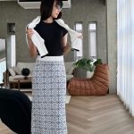 Jacquard wool blend skirt in black for women - front view | Avant Cashmere