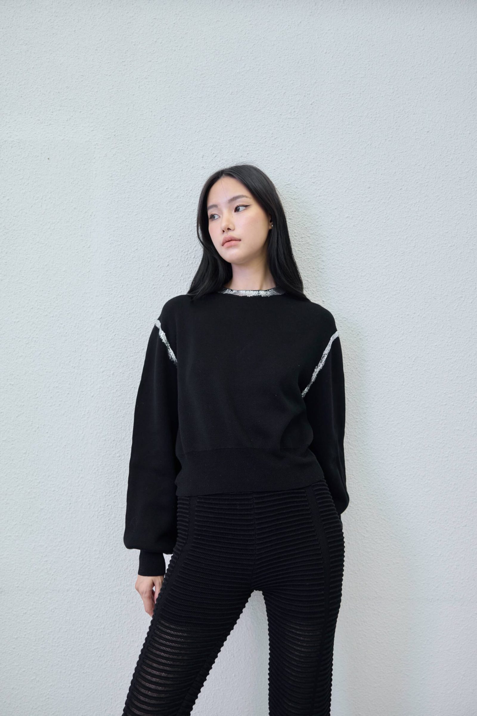 black-shirt-foil-detail-front-avant-cashmere Shirt in black - front view | Avant Cashmere