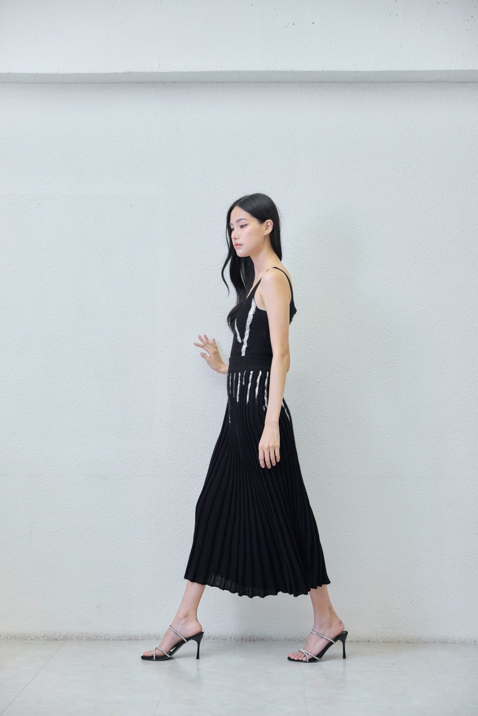 Flared skirt / foil / - close-up texture | Avant Cashmere