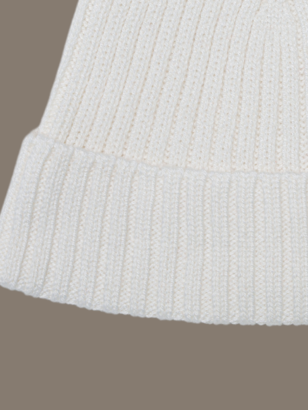 Striped 100% Mongolian cashmere hat for women - detail view | Avant Cashmere