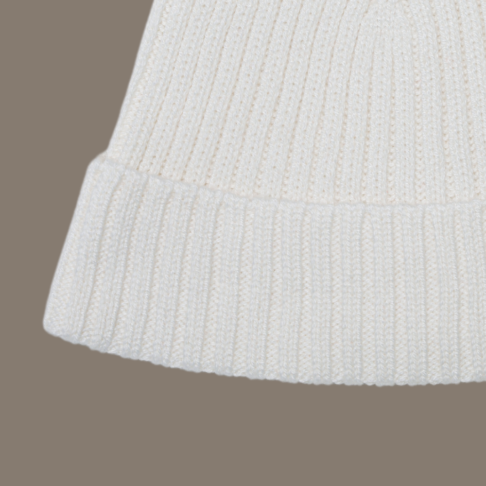 Striped 100% Mongolian cashmere hat for women - detail view | Avant Cashmere