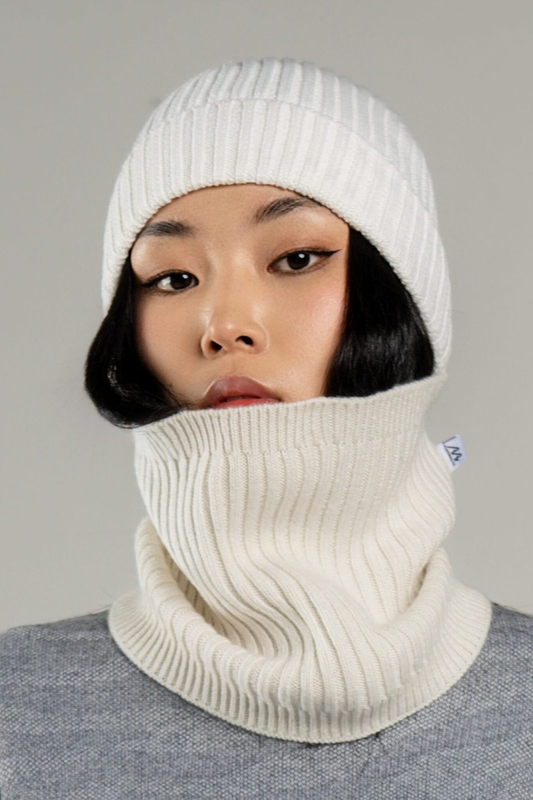 neck-warmer-wool-front-avant-cashmere Wool blend scarf for women - front view | Avant Cashmere