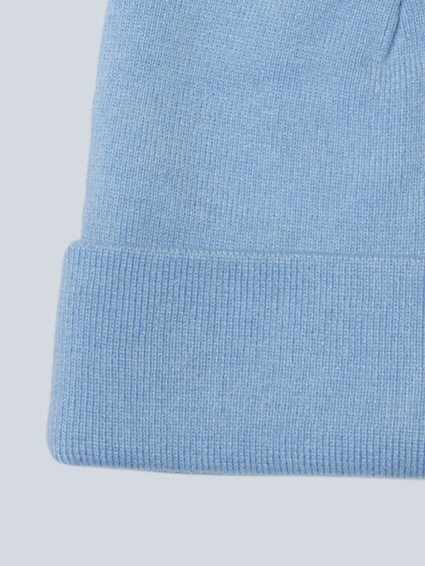 Wool blend hat for women - styled look | Avant Cashmere