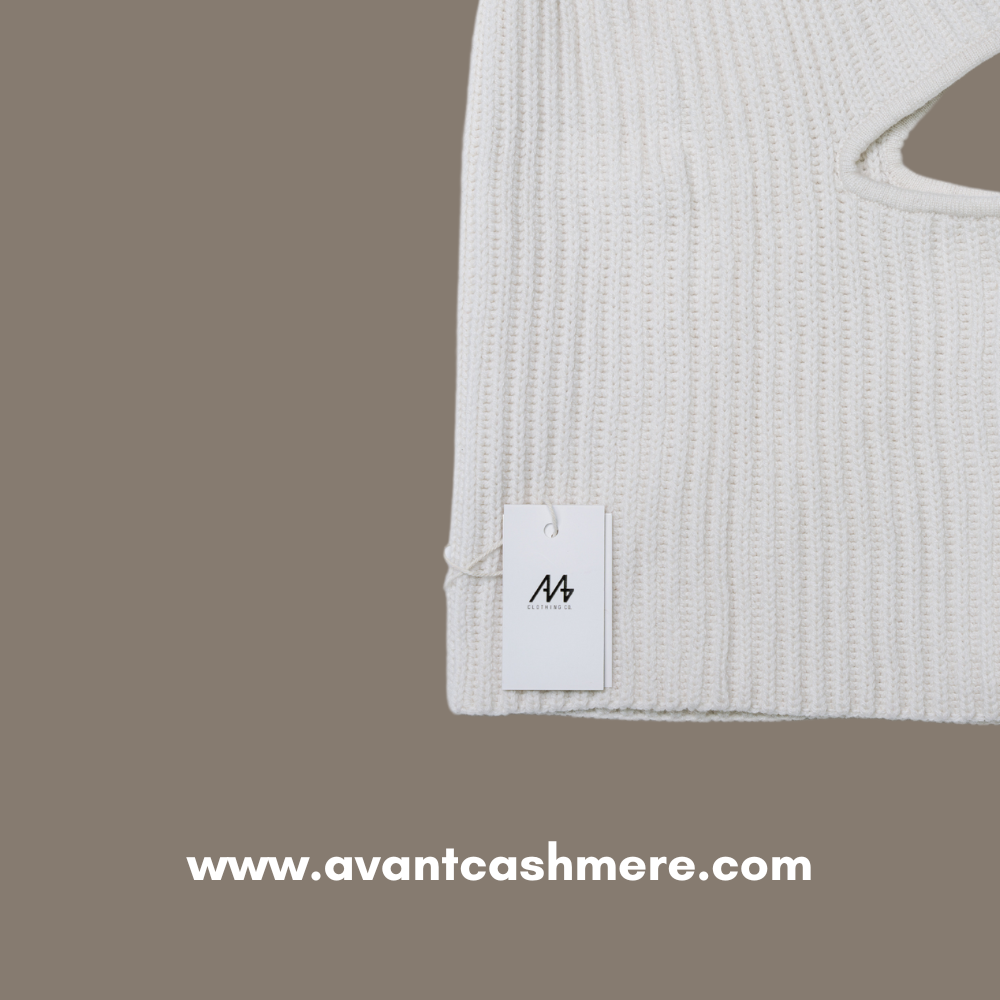 100% Mongolian cashmere balaclava for women - lifestyle | Avant Cashmere