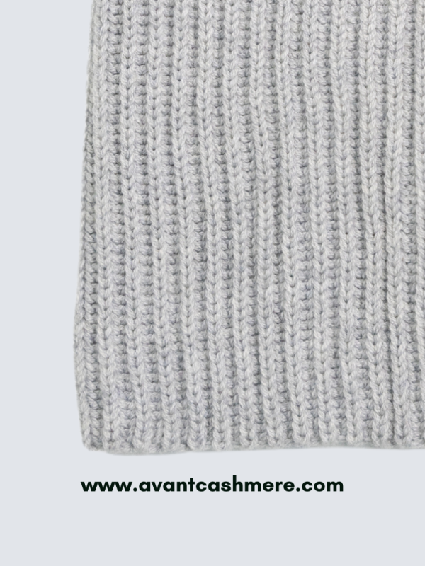 Wool blend balaclava for women - styled look | Avant Cashmere