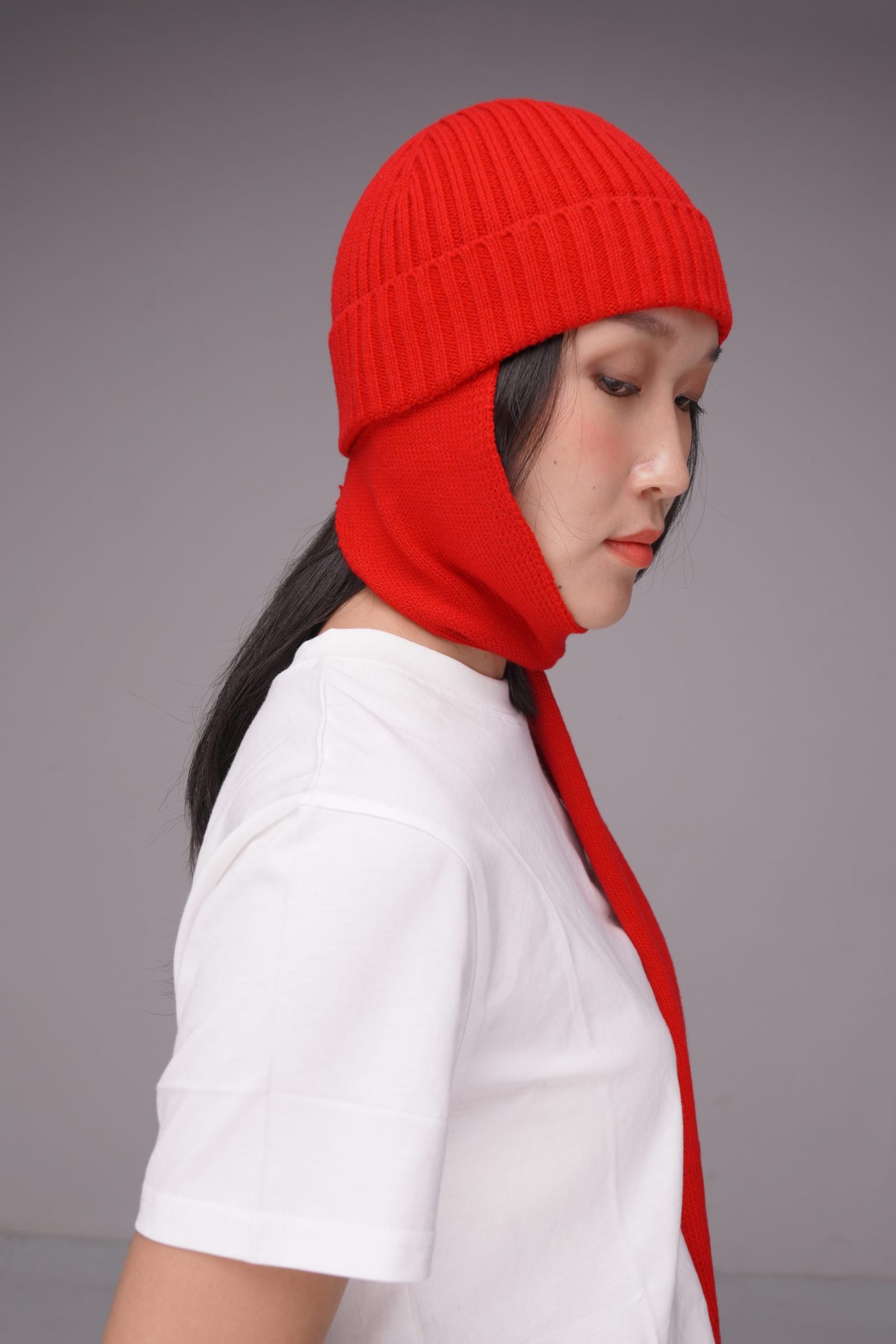 beanie-scarf-wool-front-avant-cashmere Striped wool blend hat for women - front view | Avant Cashmere