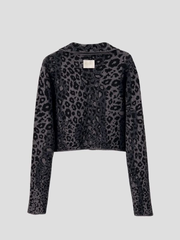 Leopard pattern wool blend cardigan for women - lifestyle | Avant Cashmere