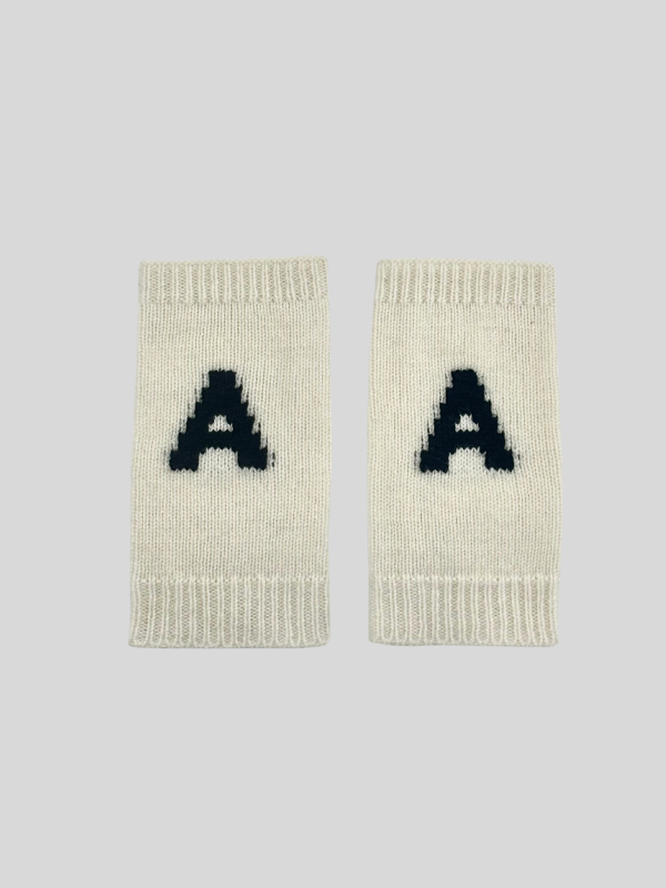 100% Mongolian cashmere hand warmer - front view | Avant Cashmere