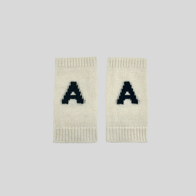 hand-warmer-a-front-avant-cashmere 100% Mongolian cashmere hand warmer - front view | Avant Cashmere