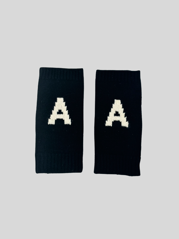 100% Mongolian cashmere hand warmer - side view | Avant Cashmere