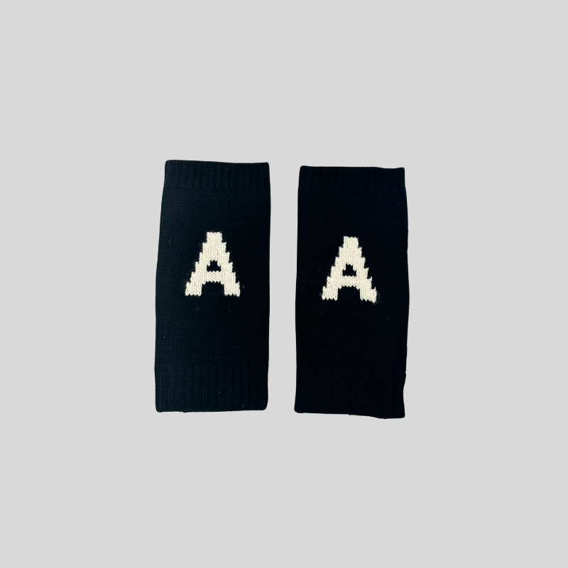 100% Mongolian cashmere hand warmer - side view | Avant Cashmere