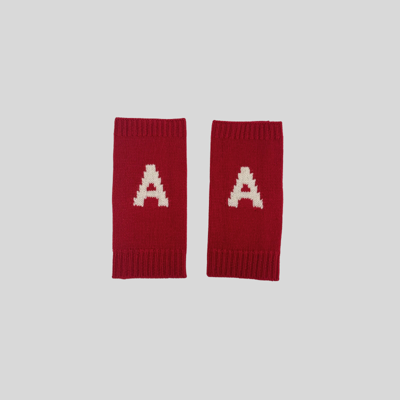 100% Mongolian cashmere hand warmer - close-up texture | Avant Cashmere