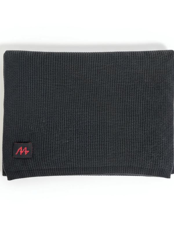 Wool blend scarf for women - side view | Avant Cashmere