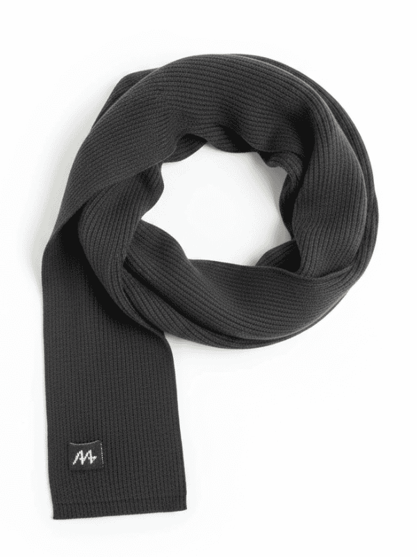 Wool blend scarf for women - styled look | Avant Cashmere