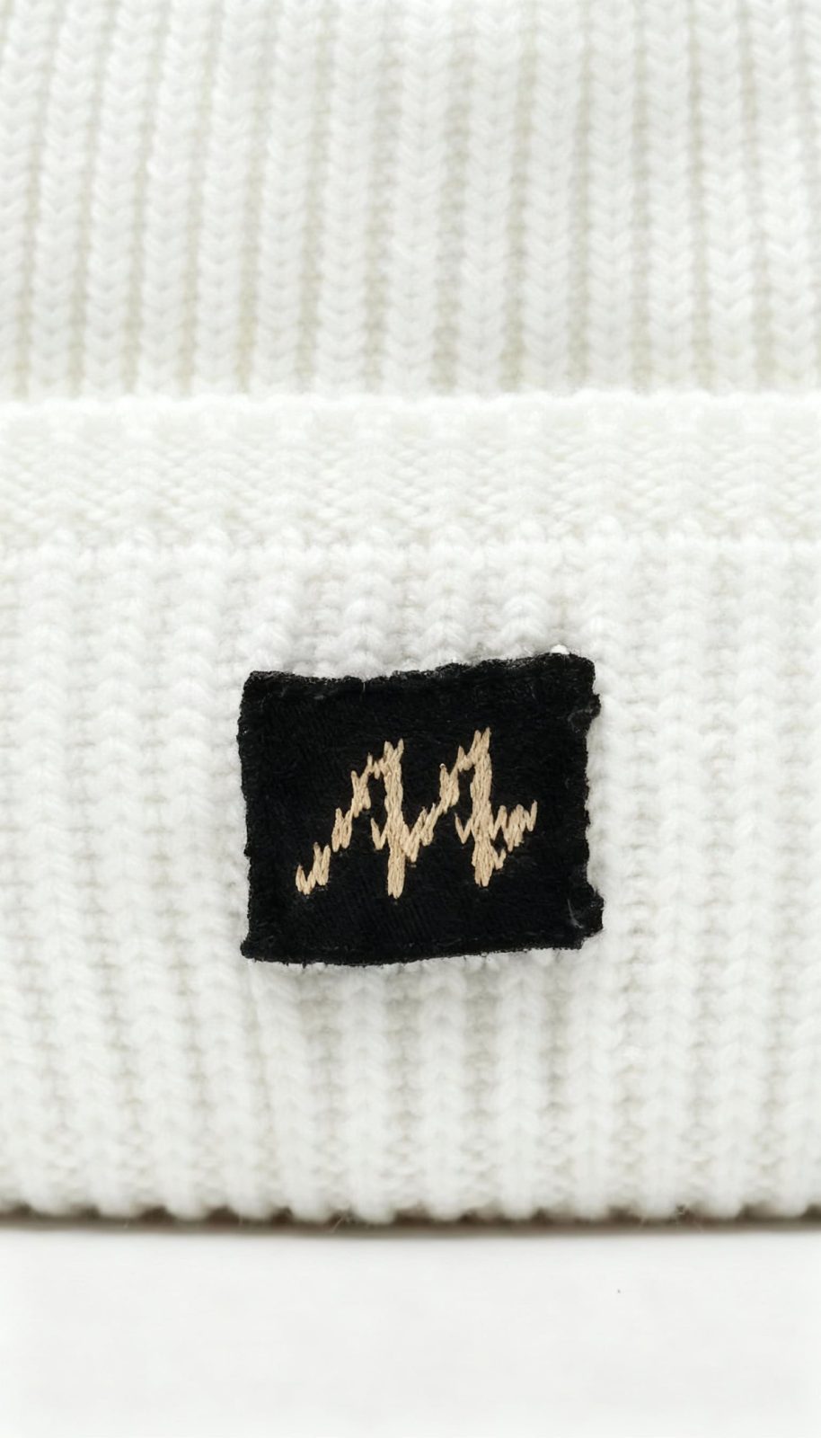 Wool blend hat for women - lifestyle | Avant Cashmere