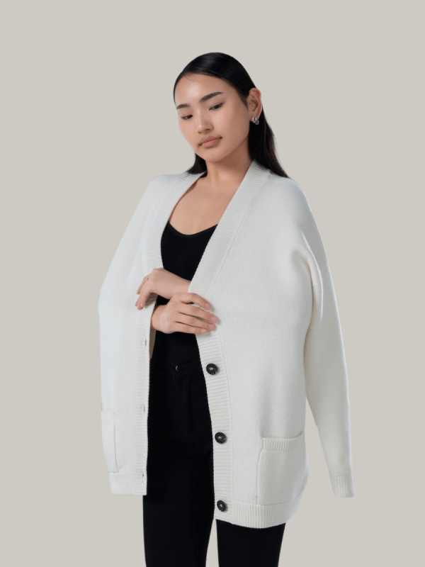 Jacquard wool blend cardigan for women - lifestyle | Avant Cashmere