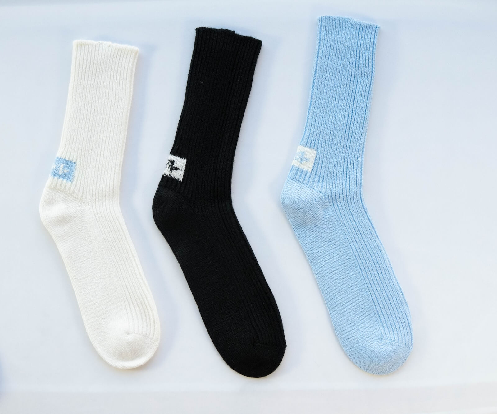 avant-logo-socks-lifestyle-avant-cashmere Wool blend socks for women - lifestyle | Avant Cashmere